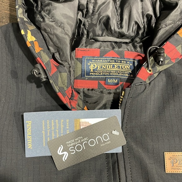 Brand new with tags Pendelton jacket. 2 zipper pockets in front and 1 inside. - Picture 4 of 9